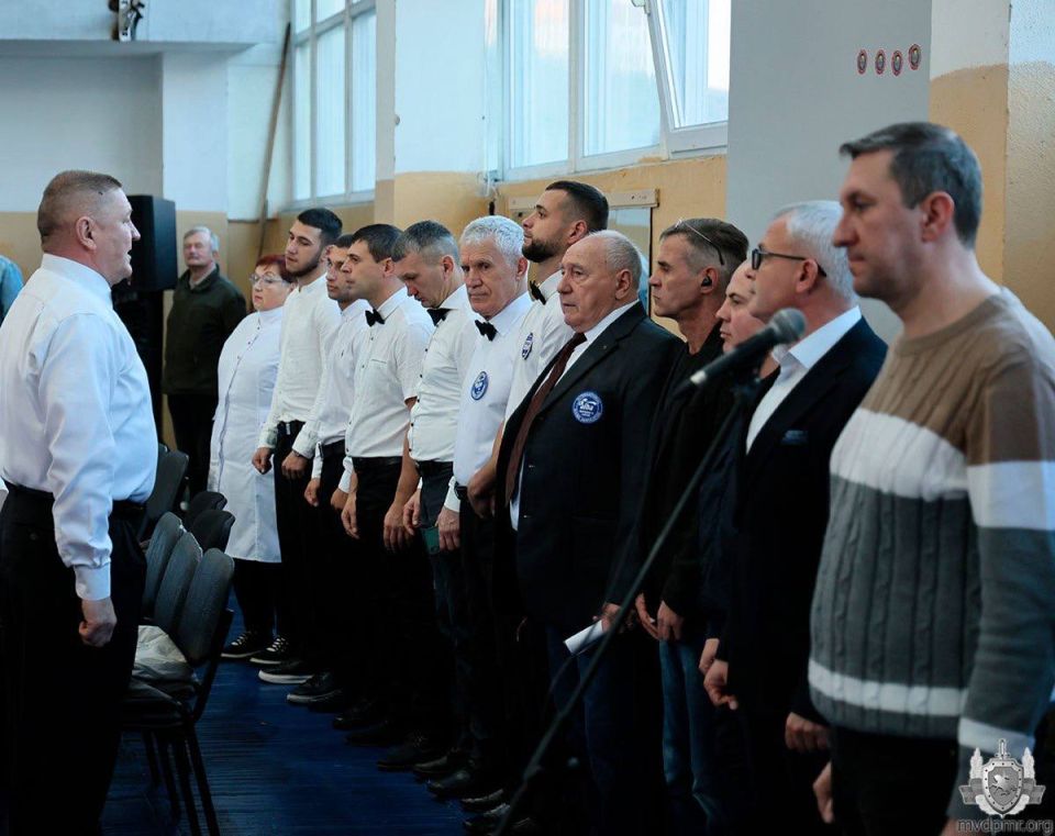 Ринг памяти. С 12 по 14 ноября в Тираспольской СДЮШОР борьбы и бокса проходил открытый турнир по боксу, посвящённый Дню милиции и памяти сотрудников ОВД, отдавших жизнь при исполнении служебного долга Ринг памяти. С 12 по 14 ноября в Тираспольской СДЮШОР борьбы и бокса проходил открытый турнир по боксу, посвящённый Дню милиции и памяти сотрудников ОВД, отдавших жизнь при исполнении служебного долга