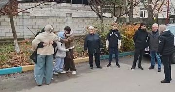 В Дубоссарах родители провожают своих детей-теннисистов в Москву на фестиваль школьного спорта среди стран СНГ