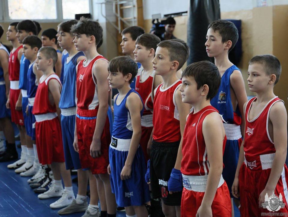 Ринг памяти. С 12 по 14 ноября в Тираспольской СДЮШОР борьбы и бокса проходил открытый турнир по боксу, посвящённый Дню милиции и памяти сотрудников ОВД, отдавших жизнь при исполнении служебного долга Ринг памяти. С 12 по 14 ноября в Тираспольской СДЮШОР борьбы и бокса проходил открытый турнир по боксу, посвящённый Дню милиции и памяти сотрудников ОВД, отдавших жизнь при исполнении служебного долга