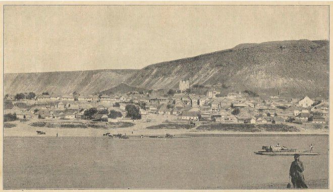 Вид на село Рашков и паромную переправу из правобережного села Вадул Рашков