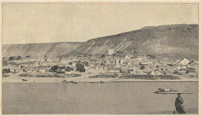 Вид на село Рашков и паромную переправу из правобережного села Вадул Рашков