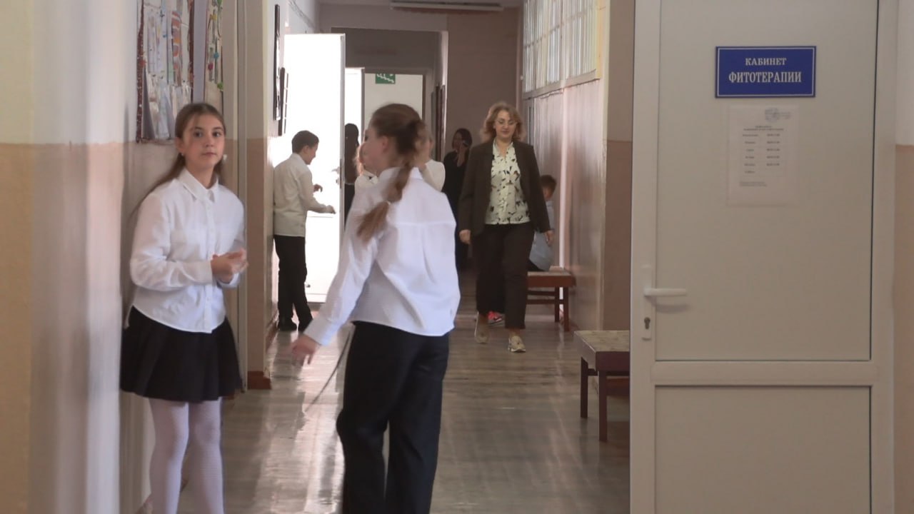 Пусть гимназия №1 и дальше продолжает воспитывать талантливых и способных детей Пусть гимназия №1 и дальше продолжает воспитывать талантливых и способных детей