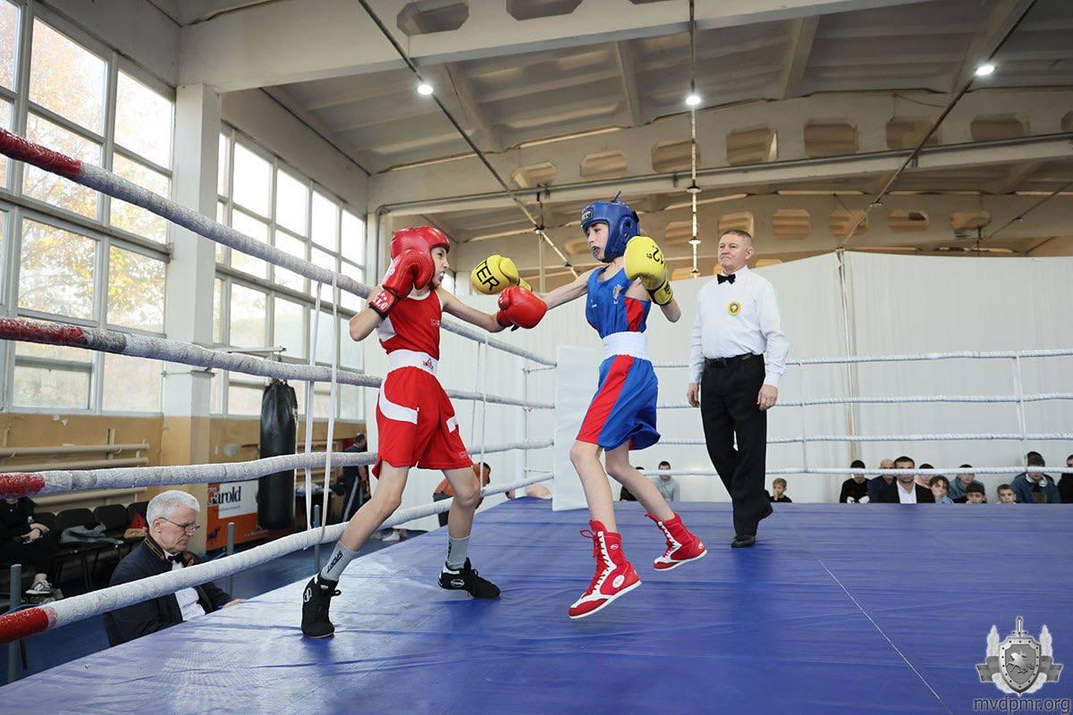 Ринг памяти. С 12 по 14 ноября в Тираспольской СДЮШОР борьбы и бокса проходил открытый турнир по боксу, посвящённый Дню милиции и памяти сотрудников ОВД, отдавших жизнь при исполнении служебного долга Ринг памяти. С 12 по 14 ноября в Тираспольской СДЮШОР борьбы и бокса проходил открытый турнир по боксу, посвящённый Дню милиции и памяти сотрудников ОВД, отдавших жизнь при исполнении служебного долга