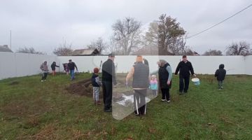Жители Терновки создают сквер в память о милиционере Анатолии Бурдюже рядом с его домом