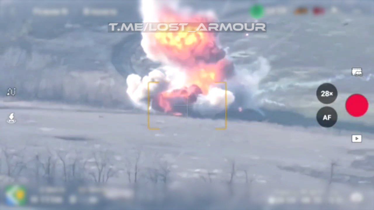 #FPV На молекулы... Фееричные кадры добивания югославской БМП М-80 ВСУ (предположительно) ракетой ПТРК на Константиновском направлении. Источник