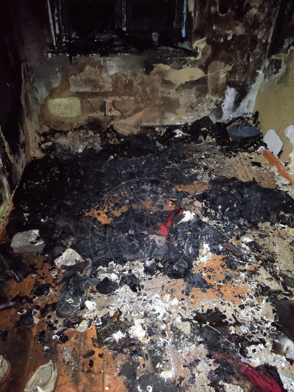 Покурили и бросили непотушенный окурок Покурили и бросили непотушенный окурок