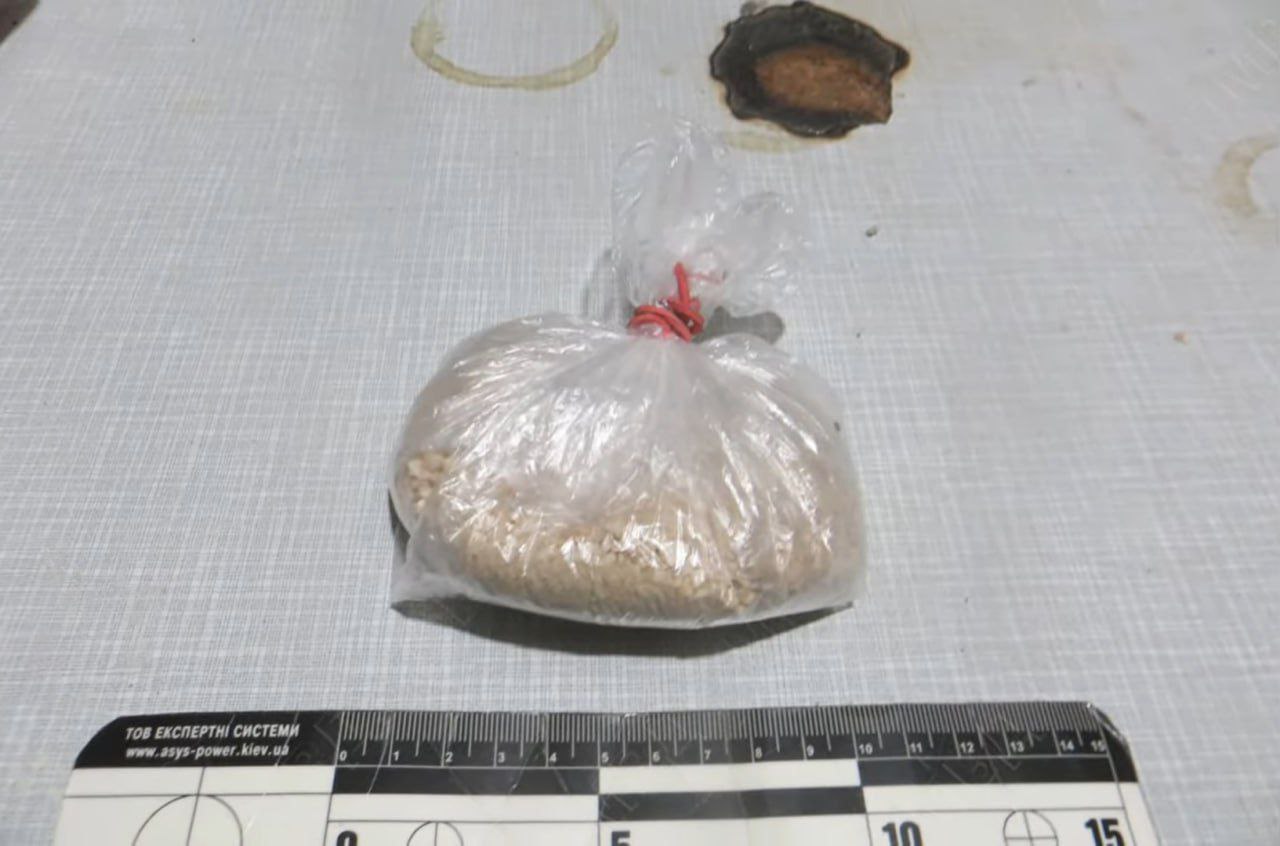 Жителю Терновки грозит 20 лет тюрьмы за сбыт наркотиков в особо крупном размере Жителю Терновки грозит 20 лет тюрьмы за сбыт наркотиков в особо крупном размере