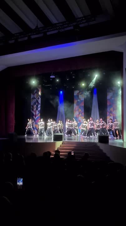 Молодежный коллектив «Action» мастерски исполнили динамичные хореографические номера с зажигательными ритмами и выразительными движениями