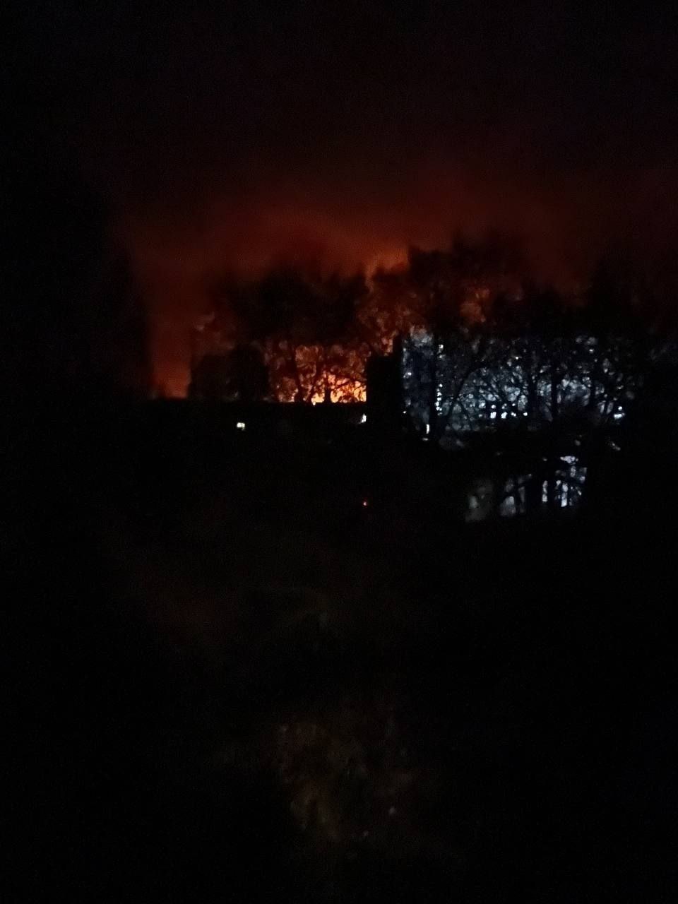 Сильный пожар на газокомпрессорной станции в н.п. Лимановка на юге Харьковской области после удара 15 "Гераней" Сильный пожар на газокомпрессорной станции в н.п. Лимановка на юге Харьковской области после удара 15 "Гераней"