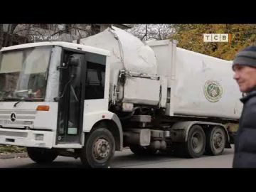 В Бендерах вторую неделю подряд мусорный коллапс: город наводнили кучи опавшей листвы