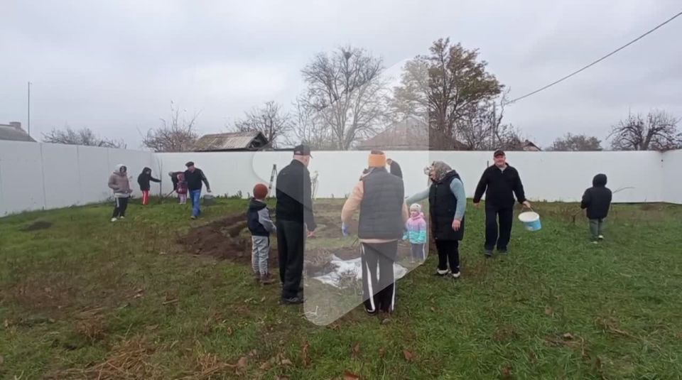 Жители Терновки создают сквер в память о милиционере Анатолии Бурдюже рядом с его домом
