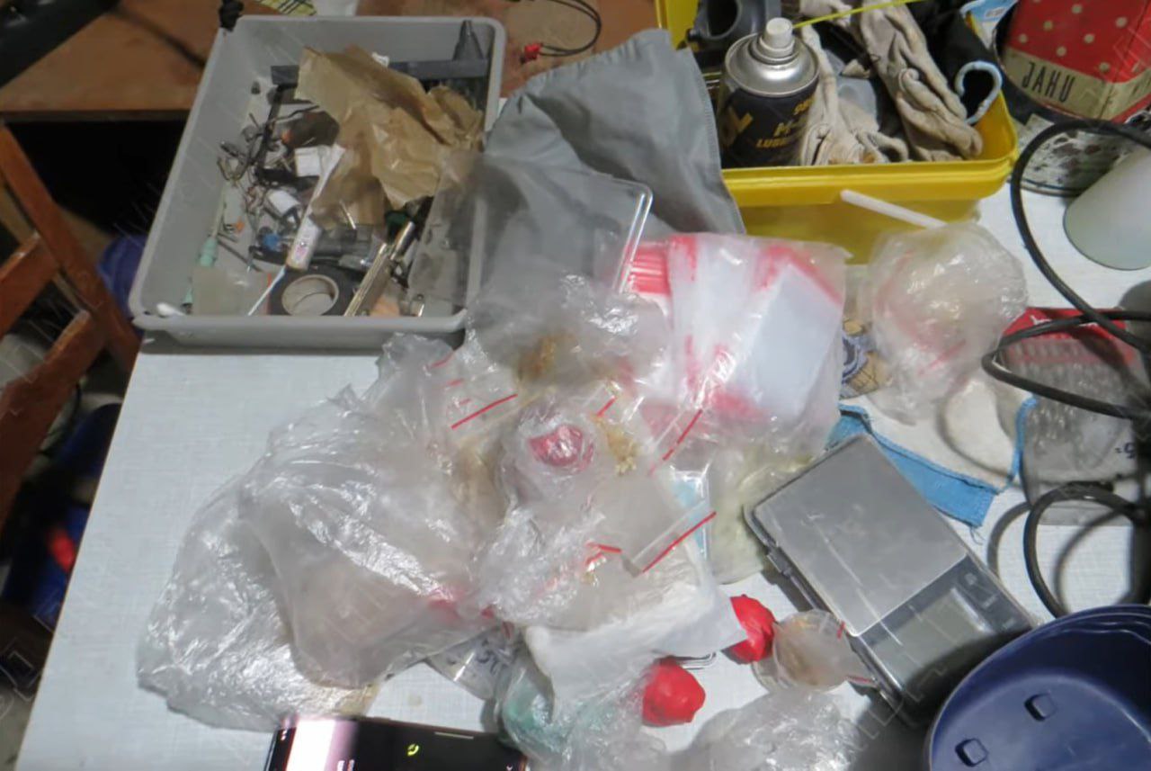 Жителю Терновки грозит 20 лет тюрьмы за сбыт наркотиков в особо крупном размере Жителю Терновки грозит 20 лет тюрьмы за сбыт наркотиков в особо крупном размере