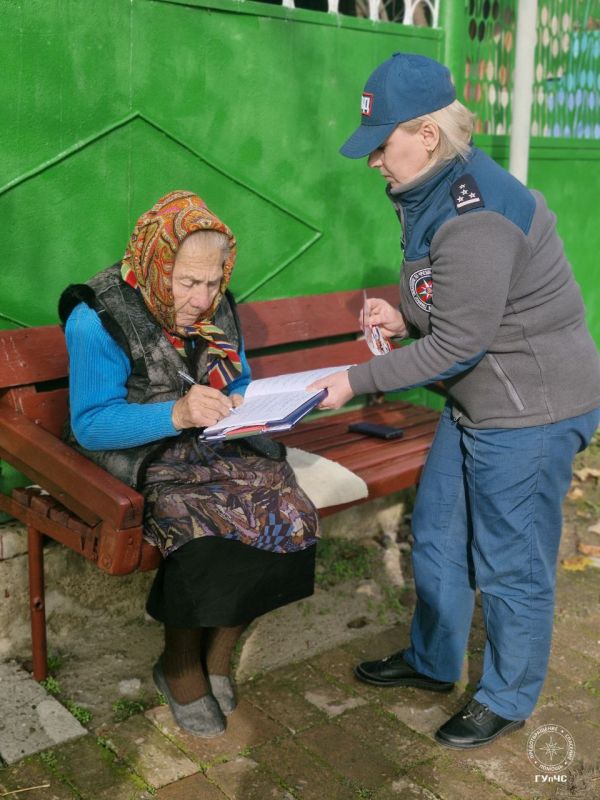 На улице похолодало, а это значит, жители используют и печное отопление На улице похолодало, а это значит, жители используют и печное отопление