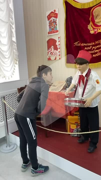 Пионер с барабаном сегодня пользуется популярностью школьников