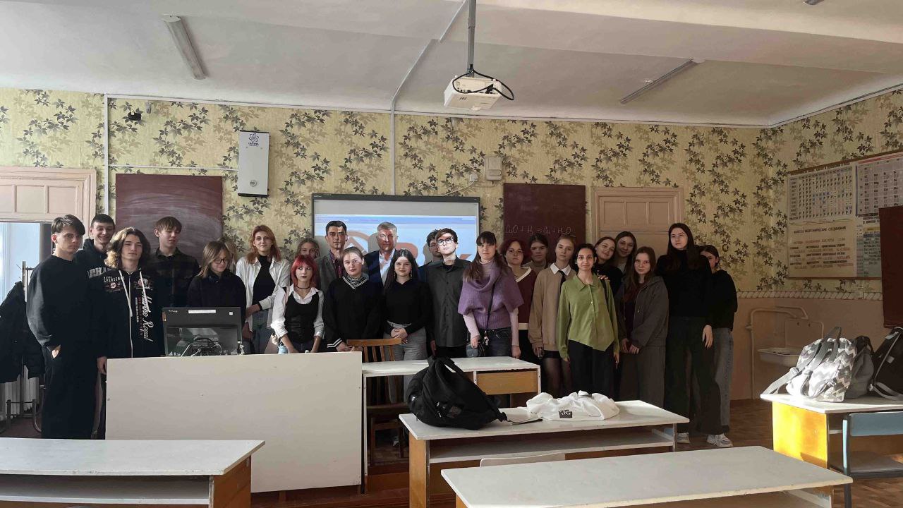 В рамках Декады молодёжи в школе №5 прошла встреча старшеклассников с предпринимателем