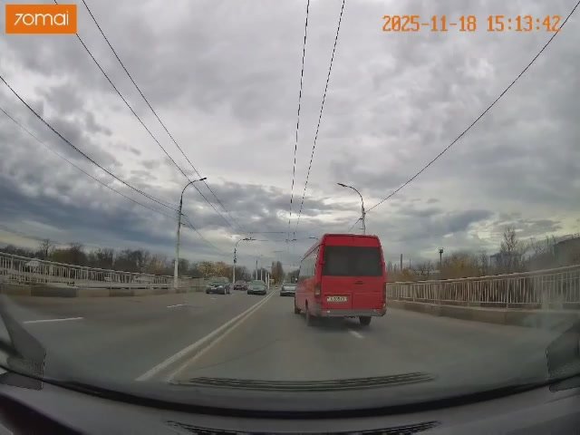 Вторая машина встряла на мосту