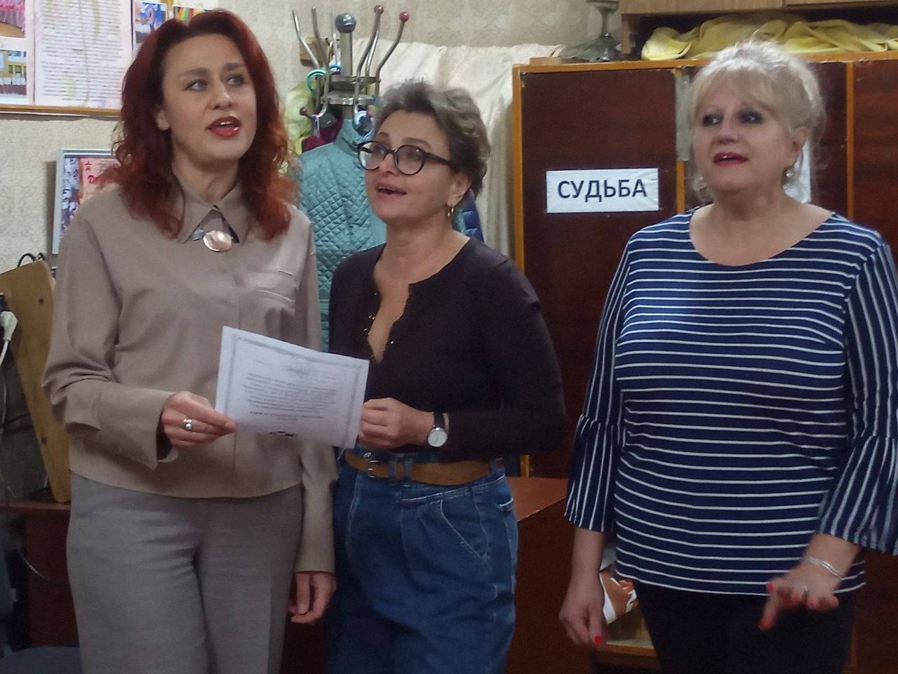 Народный вокальный коллектив "Сперанца" готовится к выступлению Народный вокальный коллектив "Сперанца" готовится к выступлению