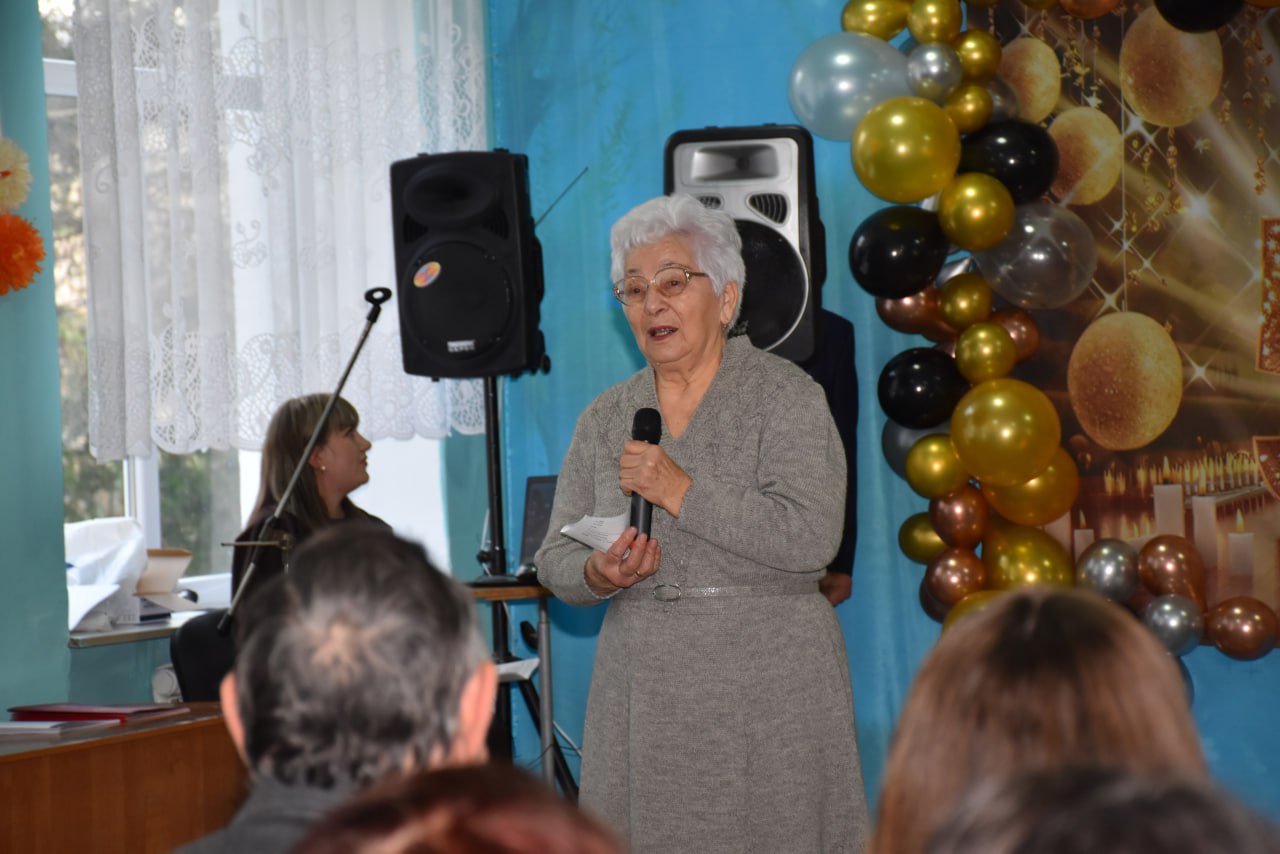 Каменская средняя школа № 3 отметила 50-летний юбилей Каменская средняя школа № 3 отметила 50-летний юбилей