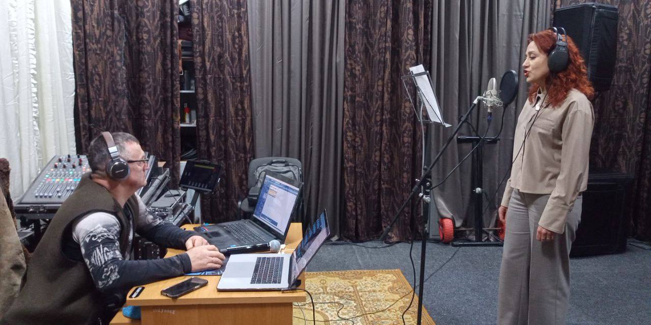 Народный вокальный коллектив "Сперанца" готовится к выступлению Народный вокальный коллектив "Сперанца" готовится к выступлению