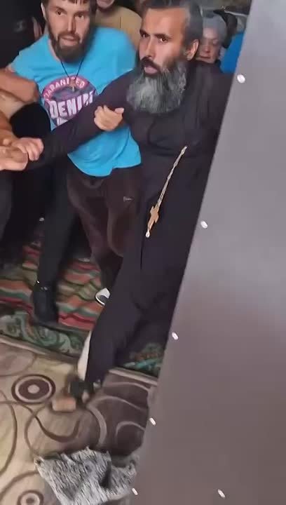 В Молдове судят шестерых жителей села Гринауцы, которые в июле вывели священика из церкви и сменили замки