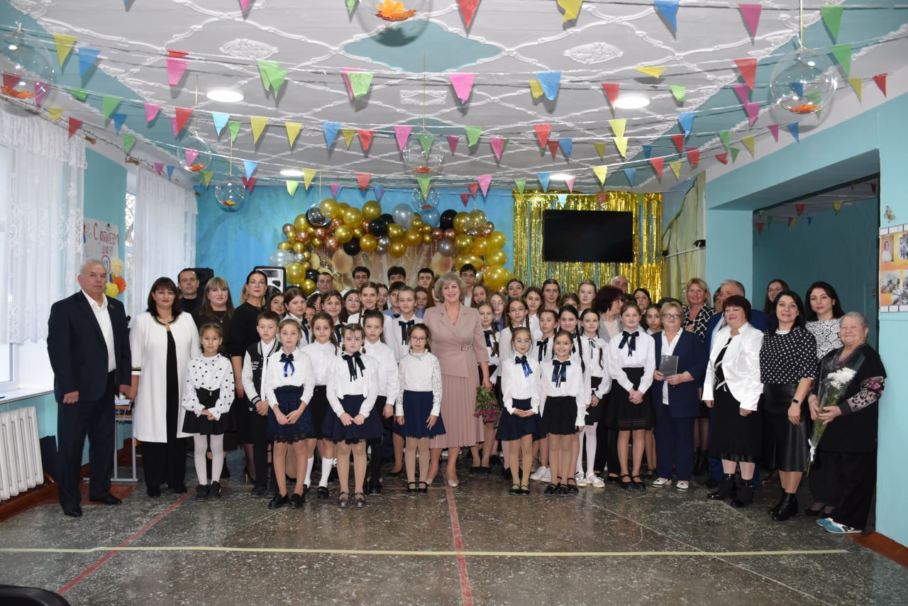 Каменская средняя школа № 3 отметила 50-летний юбилей