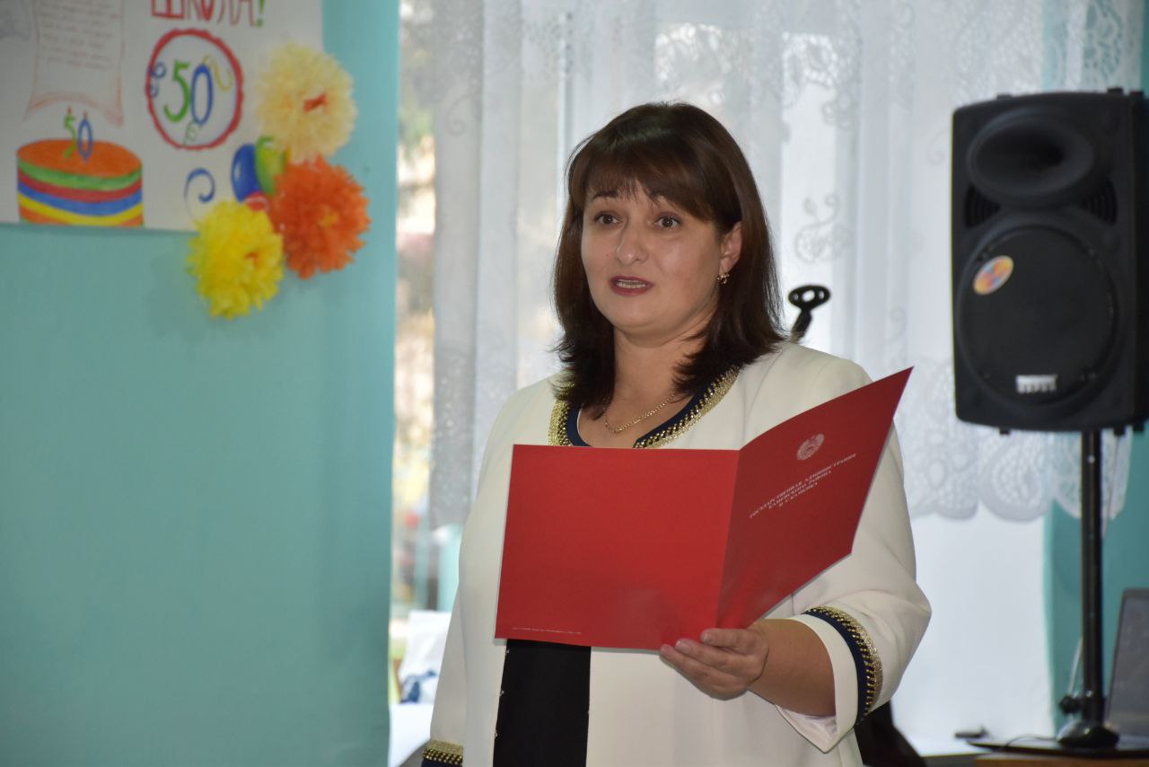 Каменская средняя школа № 3 отметила 50-летний юбилей Каменская средняя школа № 3 отметила 50-летний юбилей