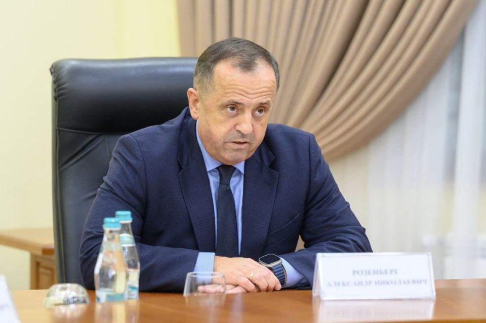 Александр Розенберг принял участие в рабочем совещании у Президента Александр Розенберг принял участие в рабочем совещании у Президента