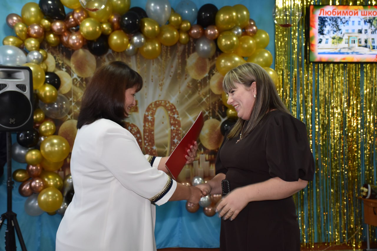 Каменская средняя школа № 3 отметила 50-летний юбилей Каменская средняя школа № 3 отметила 50-летний юбилей