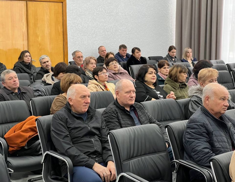В госадминистрации состоялось внеочередное заседание Совета народных депутатов В госадминистрации состоялось внеочередное заседание Совета народных депутатов