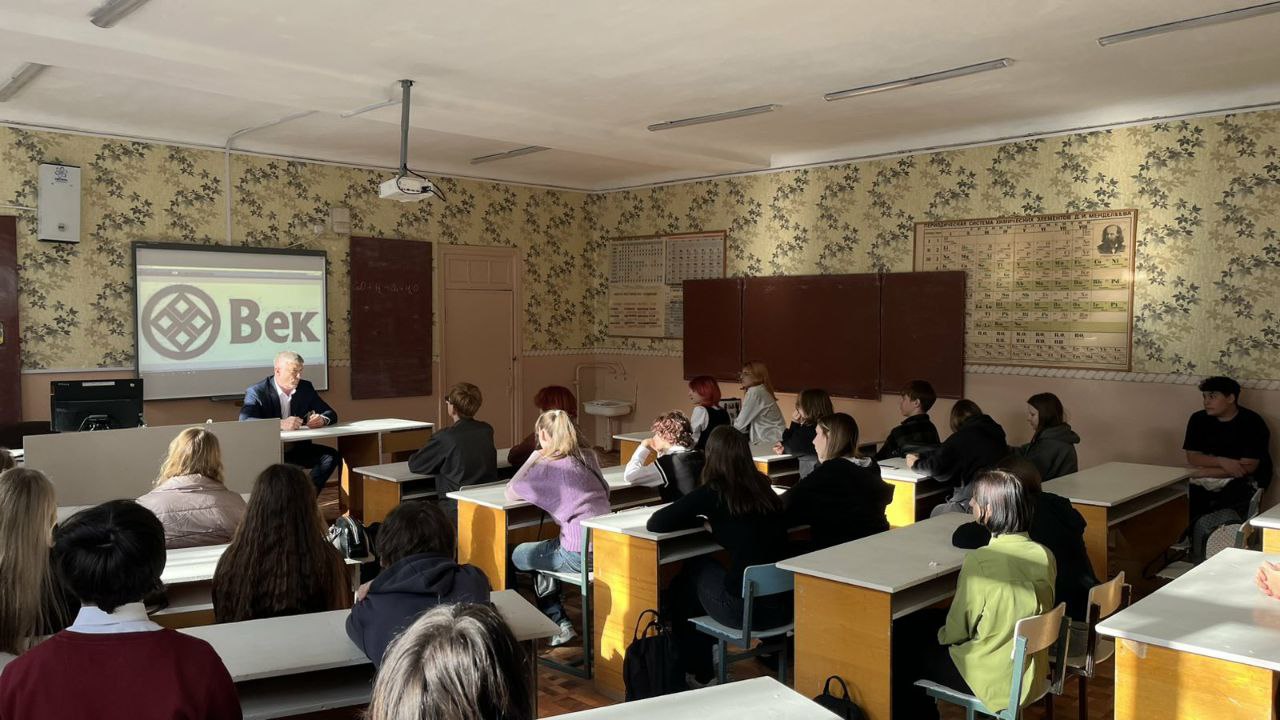 В рамках Декады молодёжи в школе №5 прошла встреча старшеклассников с предпринимателем В рамках Декады молодёжи в школе №5 прошла встреча старшеклассников с предпринимателем