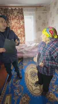 Сотрудники ГУпЧС проверяет печи в частных домах и напоминают о правилах пожарной безопасности