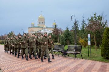 СУВОРОВЦЫ С ЭКСКУРСИЕЙ ПОСЕТИЛИ ВОЕННО-МЕМОРИАЛЬНЫЕ КОМПЛЕКСЫ БЕНДЕР