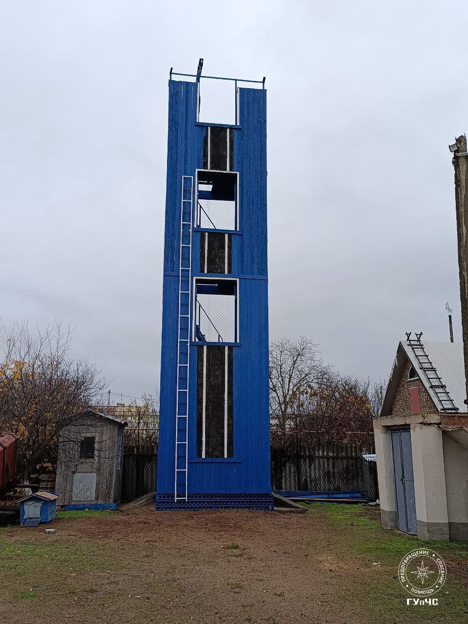 Слободзейские огнеборцы обновили учебную башню ко Дню пожарной охраны Слободзейские огнеборцы обновили учебную башню ко Дню пожарной охраны