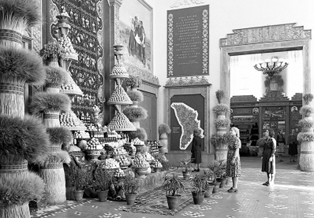 Павильон «Молдова» на ВДНХ использовался как чебуречная – вместо выставки достижений Молдовы там устроили кафешку Павильон «Молдова» на ВДНХ использовался как чебуречная – вместо выставки достижений Молдовы там устроили кафешку