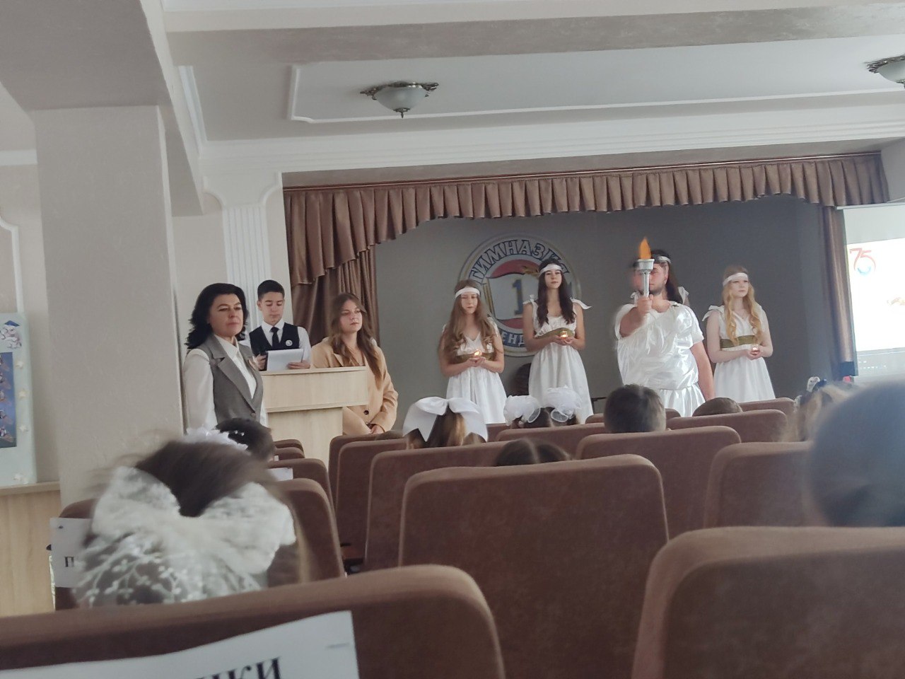 В добрый путь, гимназист!. Сегодня в гимназии №1 происходит особенное и волнительное торжество — посвящение первоклассников в гимназисты В добрый путь, гимназист!. Сегодня в гимназии №1 происходит особенное и волнительное торжество — посвящение первоклассников в гимназисты