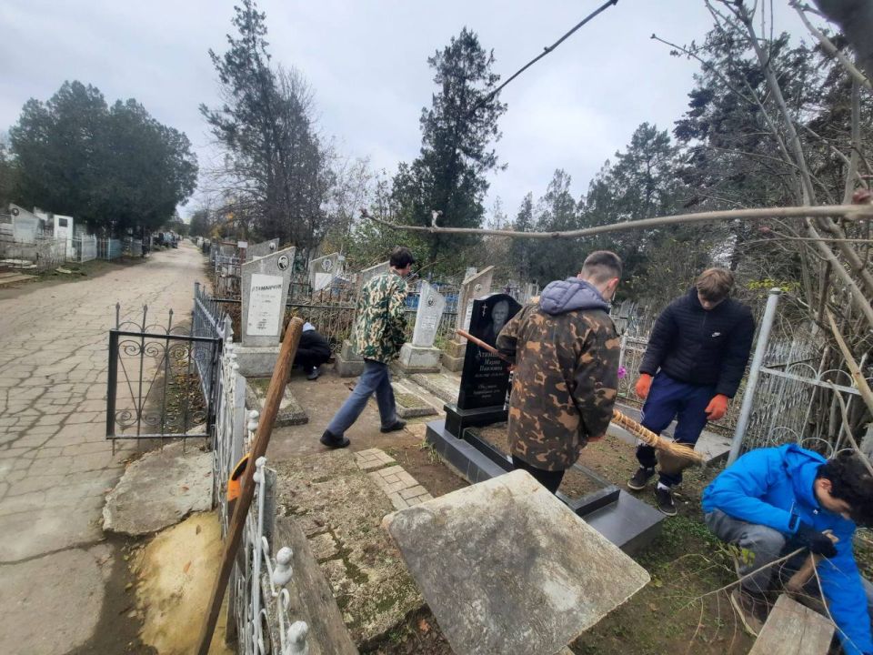 Десятиклассники Бендерского теоретического лицея провели акцию памяти