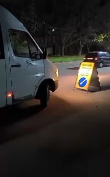 Безопасность в приоритете. Ранним утром 18 ноября сотрудники отдела по надзору в сфере транспорта Управления ГАИ в Тирасполе и Рыбнице проверили выпуск маршрутных микроавтобусов на линию