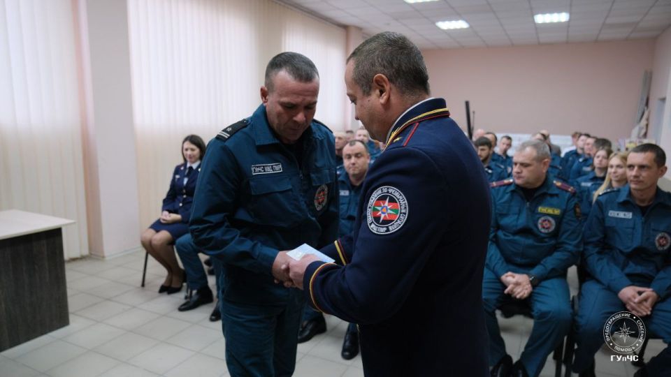 В столичной пожарной части чествовали огнеборцев со всей республики В столичной пожарной части чествовали огнеборцев со всей республики