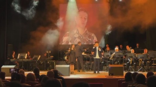 София Никифоренко и Егор Шалопа исполнили песню из фильма «Старый рояль»