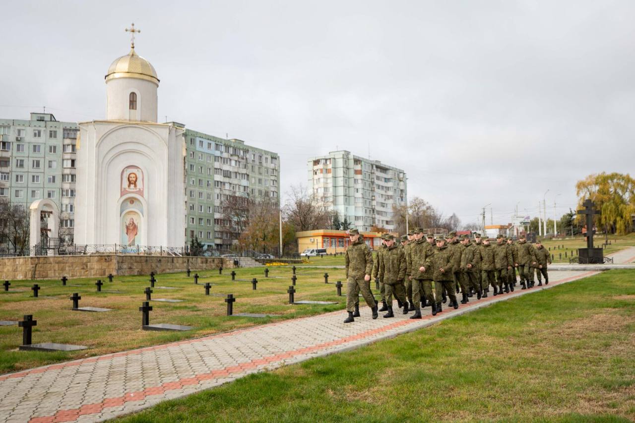 СУВОРОВЦЫ С ЭКСКУРСИЕЙ ПОСЕТИЛИ ВОЕННО-МЕМОРИАЛЬНЫЕ КОМПЛЕКСЫ БЕНДЕР СУВОРОВЦЫ С ЭКСКУРСИЕЙ ПОСЕТИЛИ ВОЕННО-МЕМОРИАЛЬНЫЕ КОМПЛЕКСЫ БЕНДЕР