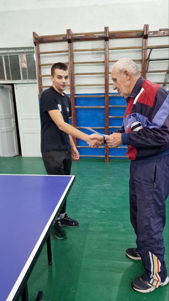 Спорт объединяет!. В рамках Декады молодёжи и студентов тренерами Каменской СДЮШОР были организованы соревнования по волейболу и настольному теннису Спорт объединяет!. В рамках Декады молодёжи и студентов тренерами Каменской СДЮШОР были организованы соревнования по волейболу и настольному теннису