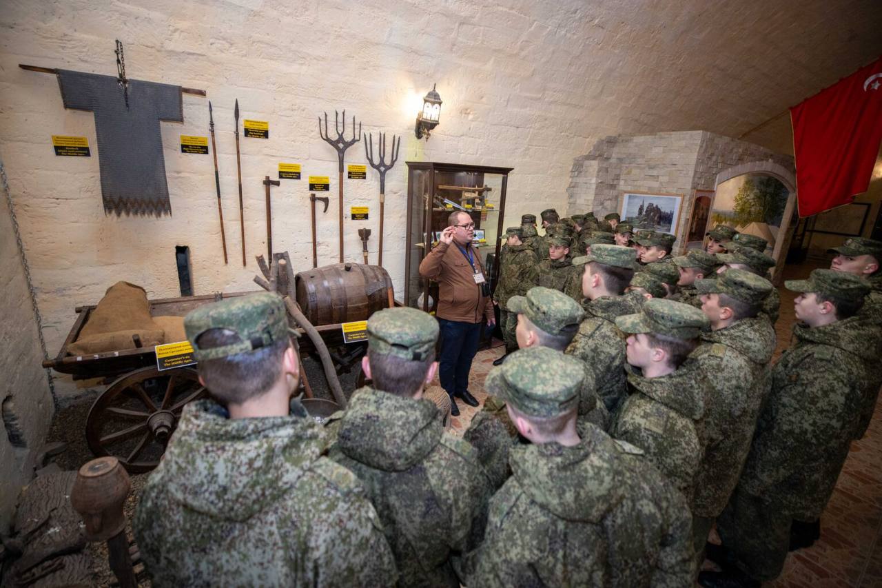 СУВОРОВЦЫ С ЭКСКУРСИЕЙ ПОСЕТИЛИ ВОЕННО-МЕМОРИАЛЬНЫЕ КОМПЛЕКСЫ БЕНДЕР СУВОРОВЦЫ С ЭКСКУРСИЕЙ ПОСЕТИЛИ ВОЕННО-МЕМОРИАЛЬНЫЕ КОМПЛЕКСЫ БЕНДЕР