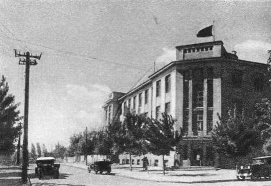 Тирасполь. Здание Центрального исполнительного комитета МАССР, начало 1930-х