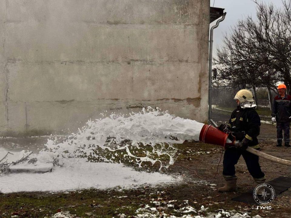 Ревность и сломанная рука, вмятины на авто и пожар на подстанции — сводка МВД и ГУпЧС