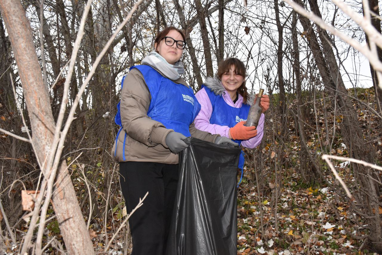 Молодёжь Каменки навела порядок на берегу Днестра Молодёжь Каменки навела порядок на берегу Днестра