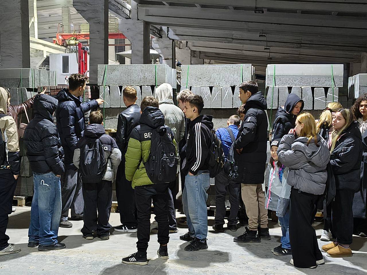 Куда пойти учиться и кем стать? Ответ на этот вопрос искали ученики 16-й школы и отправились на производство Куда пойти учиться и кем стать? Ответ на этот вопрос искали ученики 16-й школы и отправились на производство