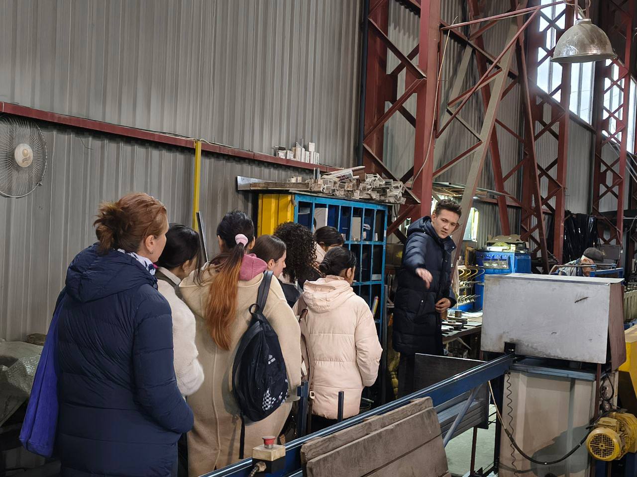 Куда пойти учиться и кем стать? Ответ на этот вопрос искали ученики 16-й школы и отправились на производство Куда пойти учиться и кем стать? Ответ на этот вопрос искали ученики 16-й школы и отправились на производство