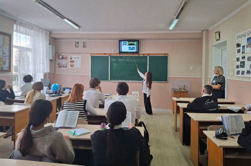 Бендерские активисты партии «Обновление» провели в школах города акцию против вейпинга Бендерские активисты партии «Обновление» провели в школах города акцию против вейпинга