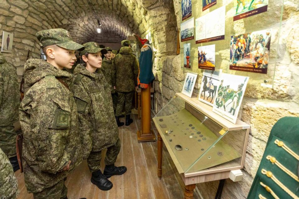 СУВОРОВЦЫ ПОСЕТИЛИ ЗНАКОВЫЕ МЕСТА ИСТОРИИ ПРИДНЕСТРОВЬЯ И ТИРАСПОЛЯ СУВОРОВЦЫ ПОСЕТИЛИ ЗНАКОВЫЕ МЕСТА ИСТОРИИ ПРИДНЕСТРОВЬЯ И ТИРАСПОЛЯ