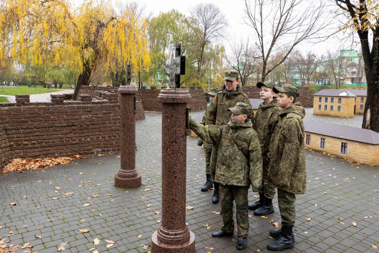 СУВОРОВЦЫ ПОСЕТИЛИ ЗНАКОВЫЕ МЕСТА ИСТОРИИ ПРИДНЕСТРОВЬЯ И ТИРАСПОЛЯ СУВОРОВЦЫ ПОСЕТИЛИ ЗНАКОВЫЕ МЕСТА ИСТОРИИ ПРИДНЕСТРОВЬЯ И ТИРАСПОЛЯ